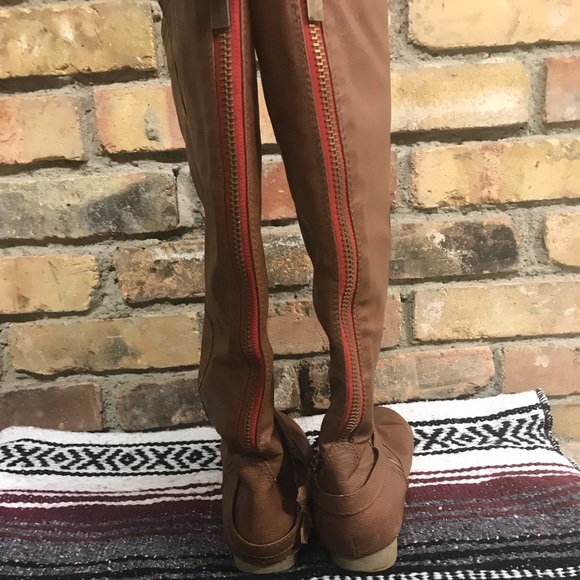 Boots - Picture 4 of 7